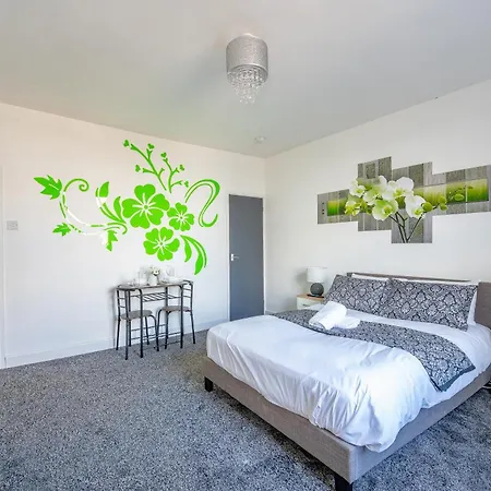 *rc246*for Your Relaxed & Cosy + Free Parking Leeds (West Yorkshire)